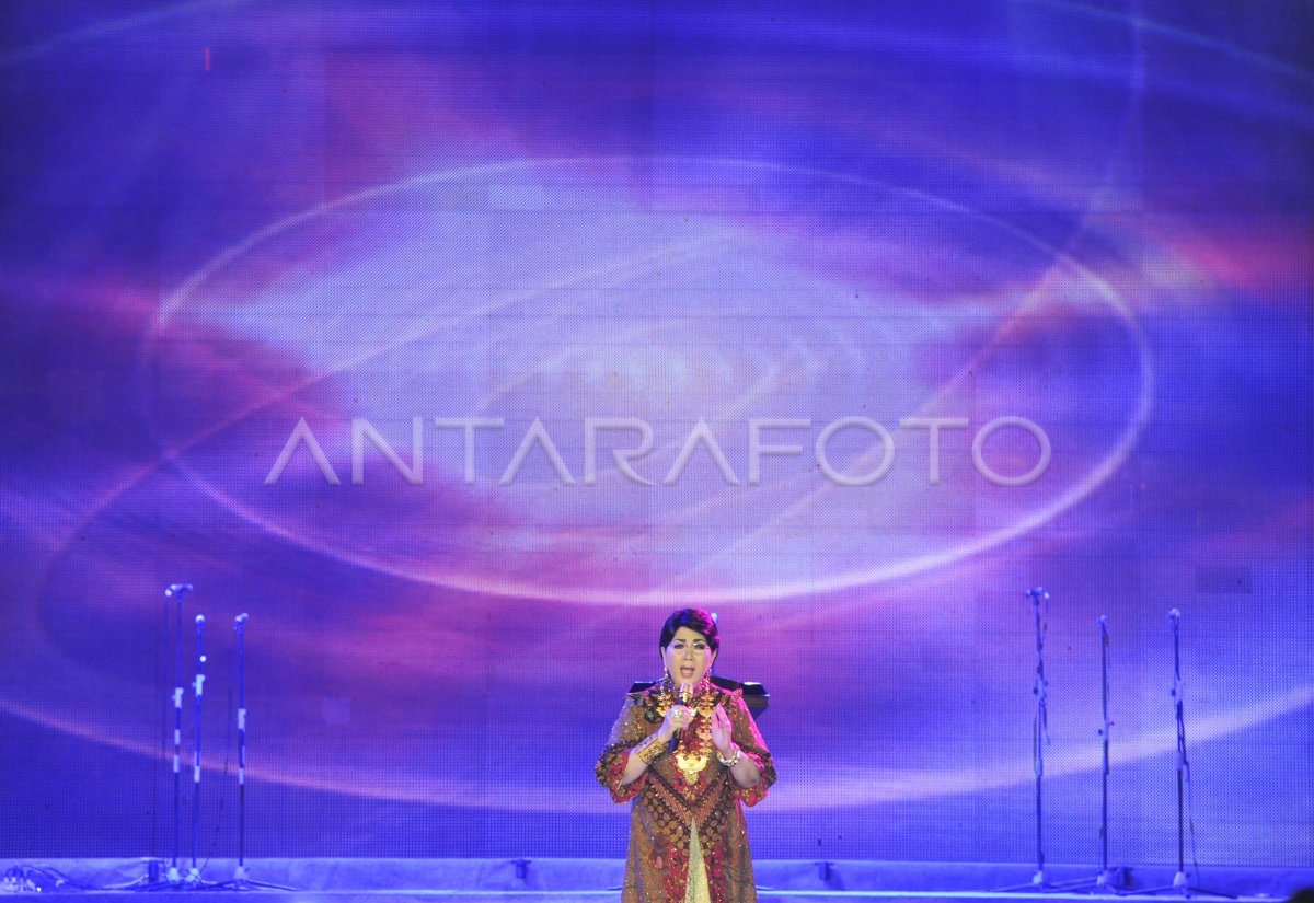 Aksi Titiek Puspa Antara Foto