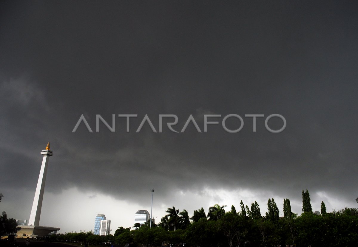 Cuaca Buruk Jakarta Antara Foto