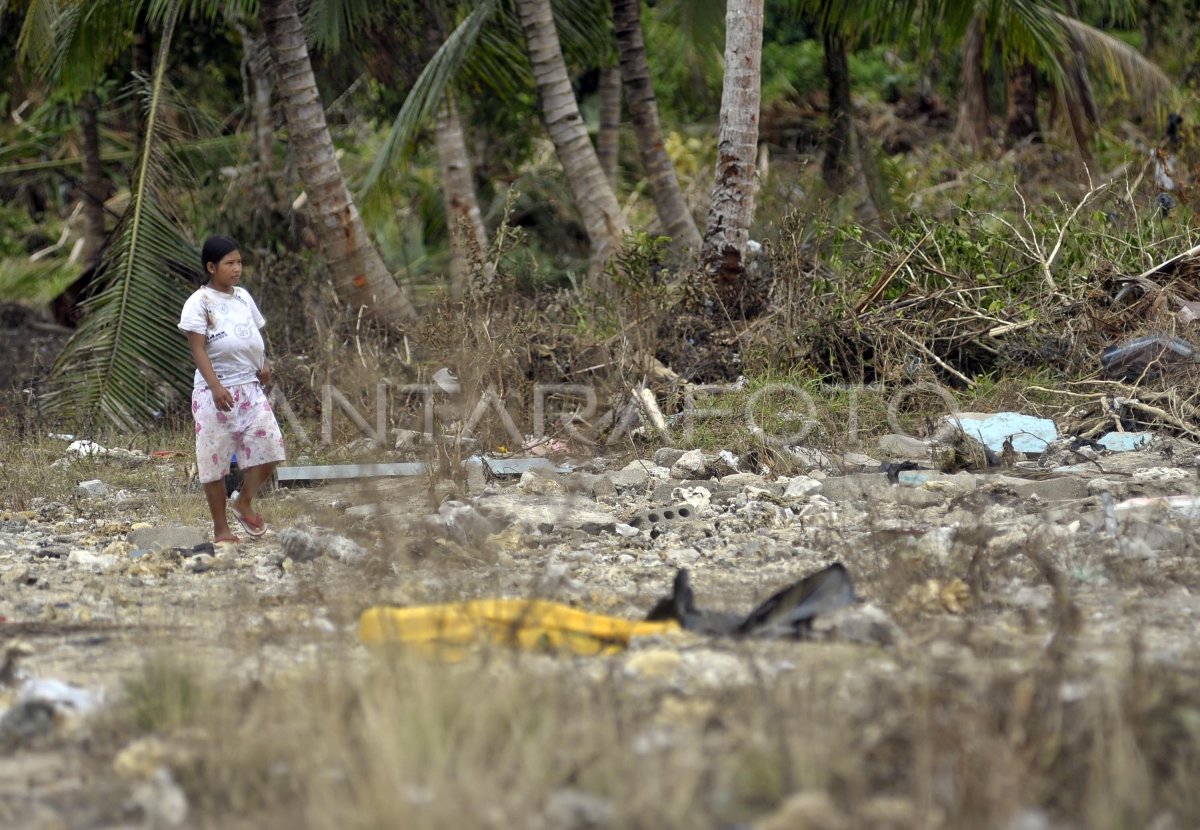 Korban Tsunami Mentawai Antara Foto