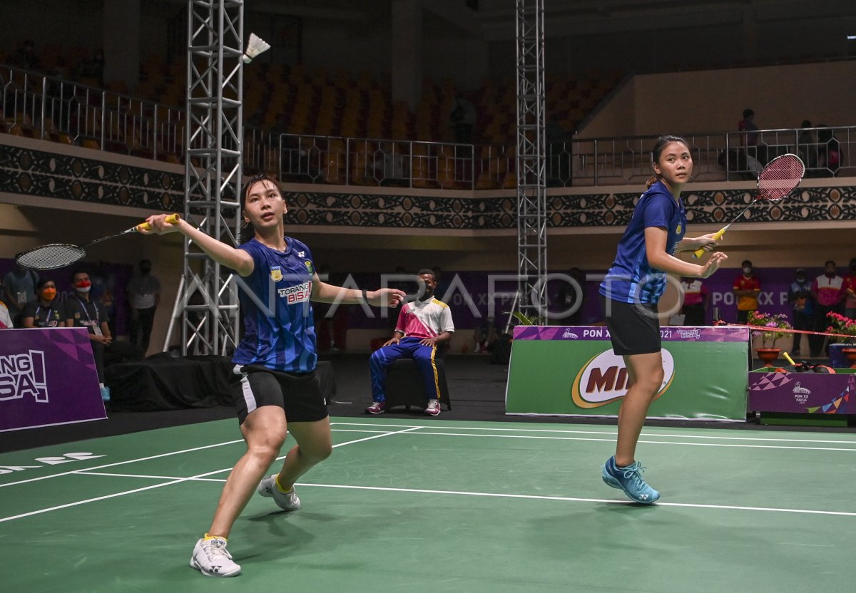 SEMI FINAL BULU TANGKIS BEREGU PUTRI PON PAPUA ANTARA Foto