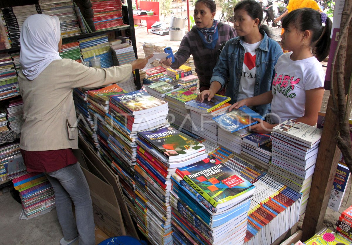 Buku Bekas Antara Foto