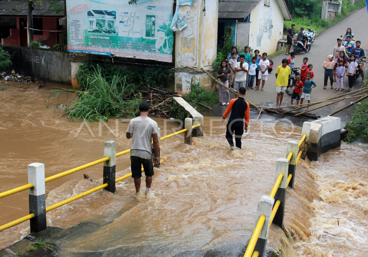 Banjir Di Perumahan Villa Pamulang Antara Foto