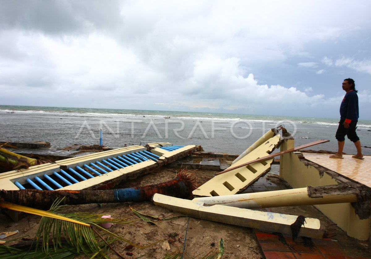 Penginapan Terdampak Tsunami Selat Sunda Antara Foto