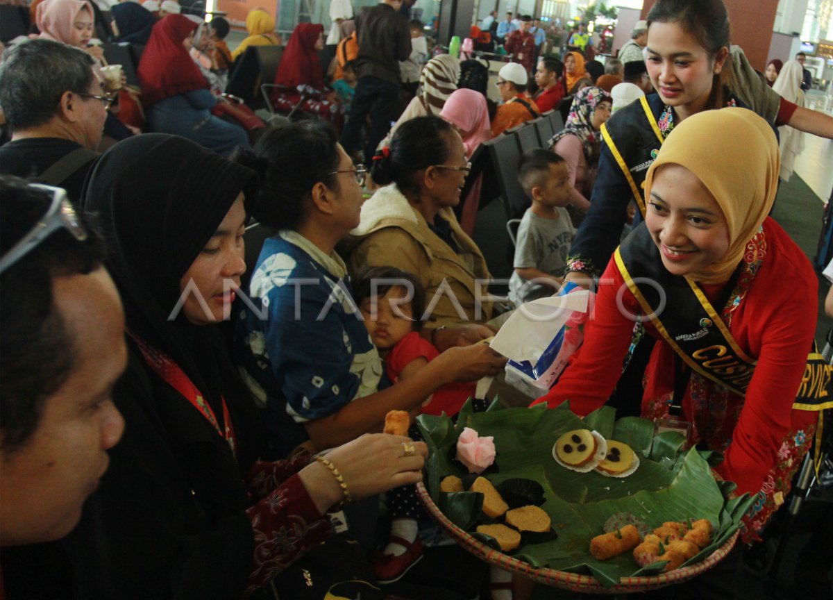 HARI PELANGGAN NASIONAL DI BANDARA SOETTA ANTARA Foto