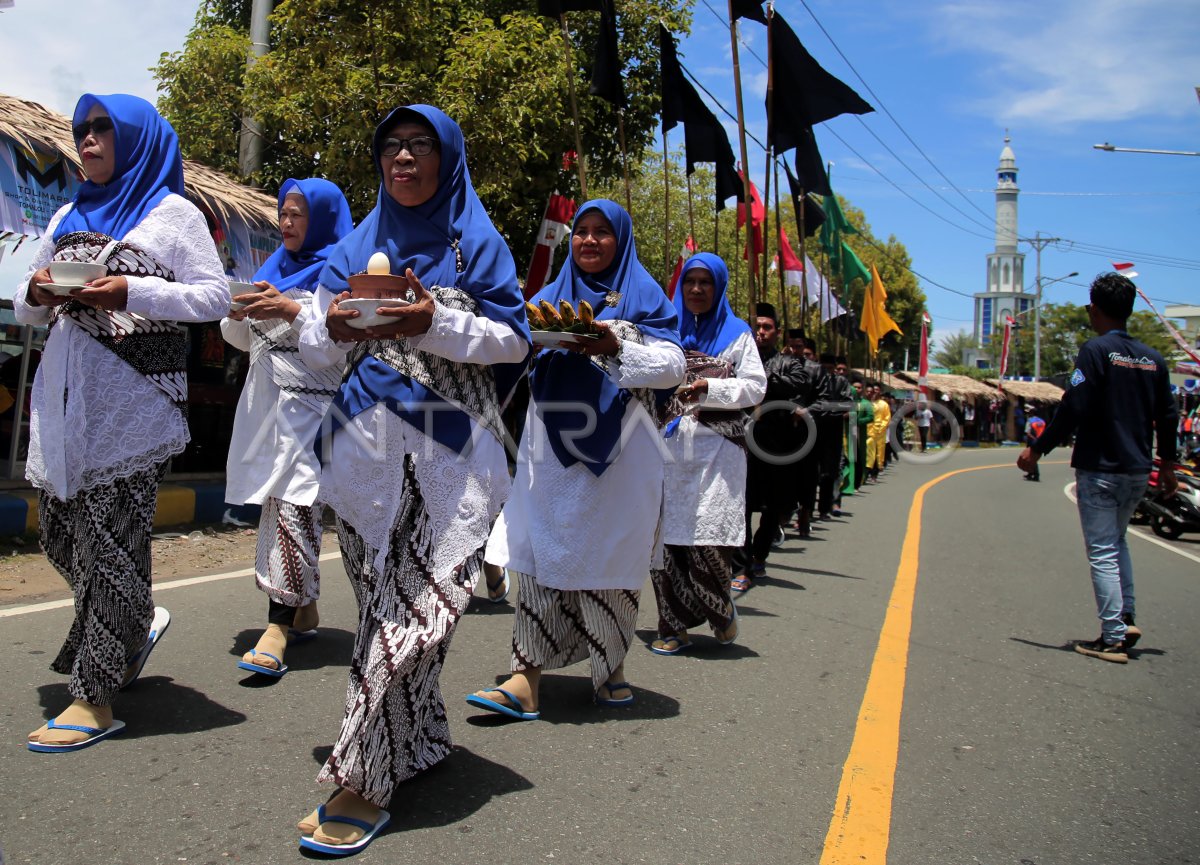 Ritual Faladamo Pada Festival Kampung Nelayan Tomalou Antara Foto