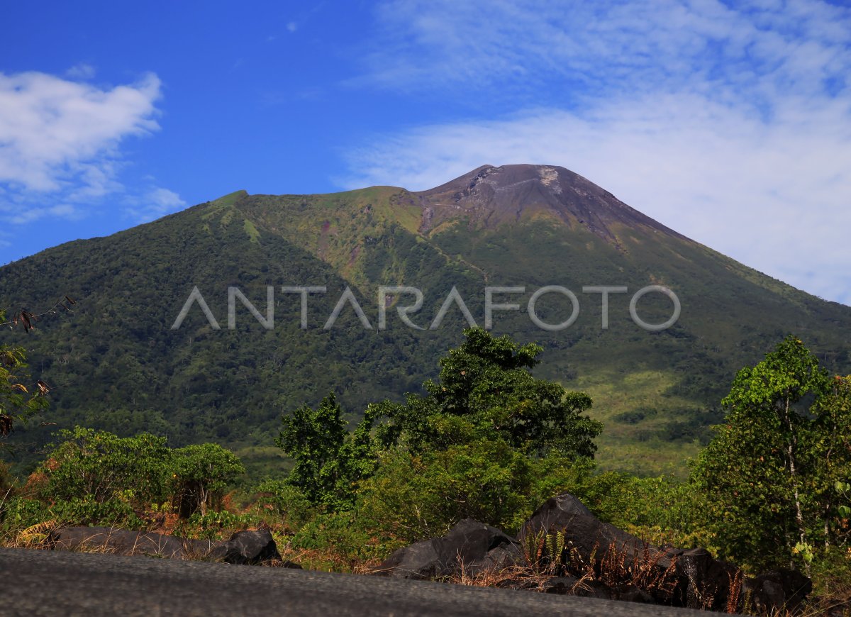 Gunung Gamalama Di Ternate ANTARA Foto