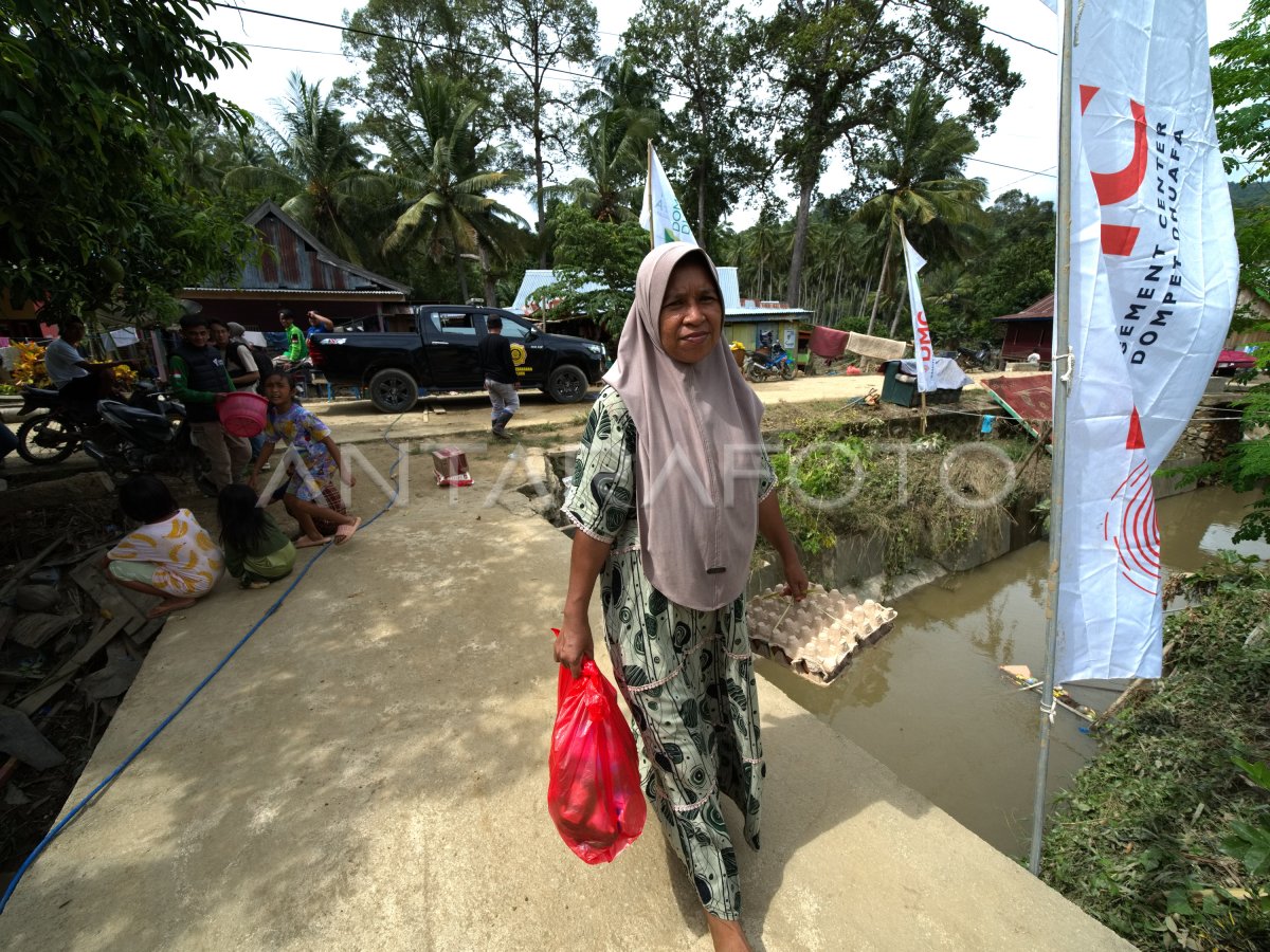 Bantuan Sembako Untuk Korban Banjir Bandang Di Kolaka Antara Foto