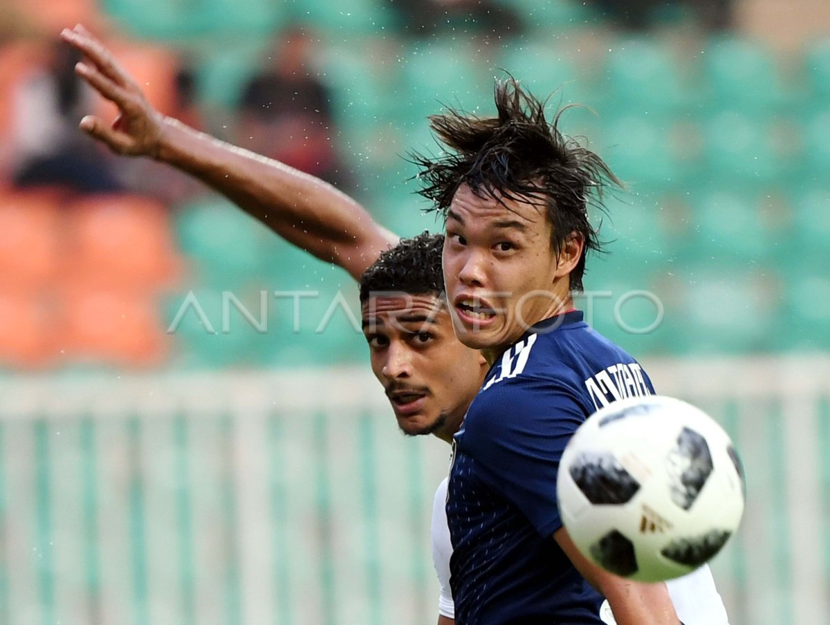 SEPAK BOLA PEREMPATFINAL ARAB SAUDI VS JEPANG ANTARA Foto