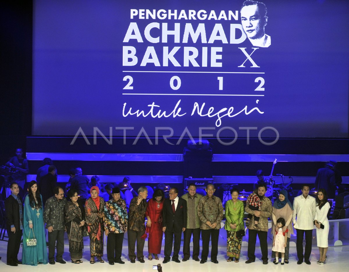 PENGHARGAAN AHMAD BAKRIE X ANTARA Foto