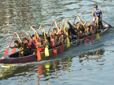 Lomba Perahu Naga Antara Foto