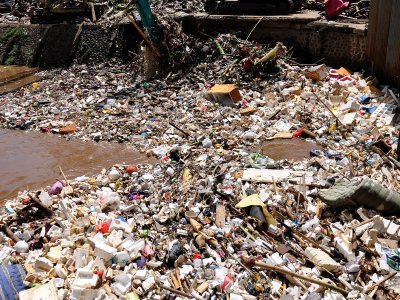 Sampah Sungai Ciliwung Antara Foto