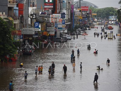 KERUGIAN AKIBAT BANJIR ANTARA Foto