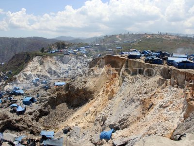 TAMBANG ILEGAL GUNUNG BOTAK ANTARA Foto