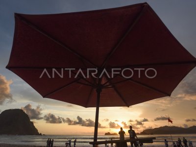 WISATA PANTAI PULAU MERAH ANTARA Foto