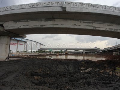 Danau Buatan Resapan Air Antara Foto