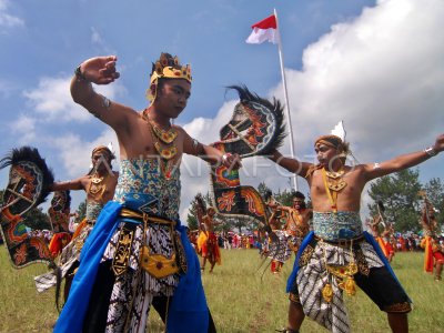 Kirab Budaya Hut Ri Antara Foto