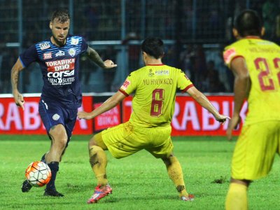 AREMA KALAHKAN SRIWIJAYA FC ANTARA Foto