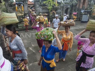 Umat Hindu Rayakan Galungan Antara Foto