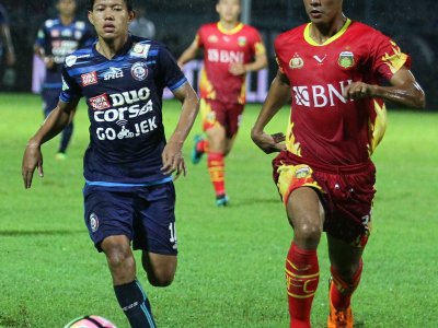 AREMA LAWAN BHAYANGKARA FC ANTARA Foto