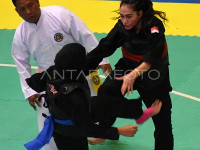 PENCAK SILAT PUTRI 60 65 KG ANTARA Foto