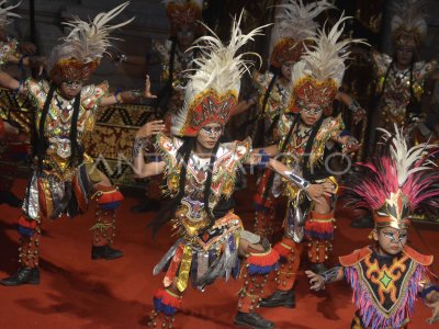 Tari Topeng Ireng Di Pkb Antara Foto