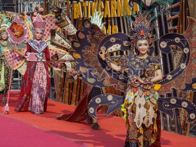 KAJEN BATIK CARNIVAL ANTARA Foto