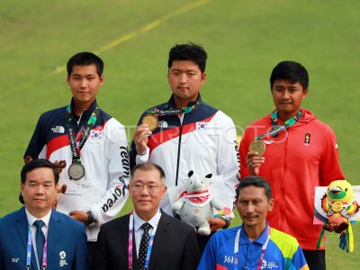 Panahan Penyerahan Medali Recurve Men Individual Antara Foto