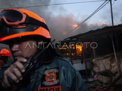 KEBAKARAN PASAR INDUK GEDEBAGE ANTARA Foto