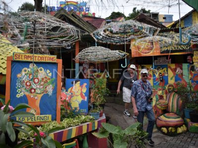 WISATA KAMPUNG PELANGI SEMARANG ANTARA Foto