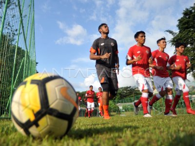 Latihan Perdana Semen Padang Fc Antara Foto