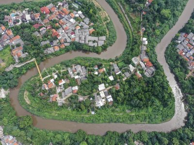 Kelanjutan Normalisasi Sungai Ciliwung Antara Foto