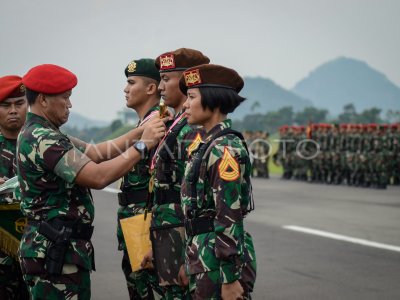 Upacara Penutupan Pendidikan Para Dasar Antara Foto