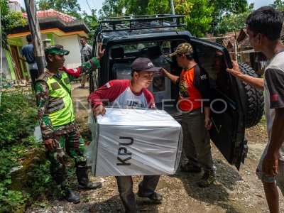 Distribusi Logistik Pemilu Antara Foto