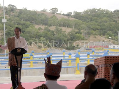 Presiden Jokowi Resmikan Bendungan Rotiklot Antara Foto