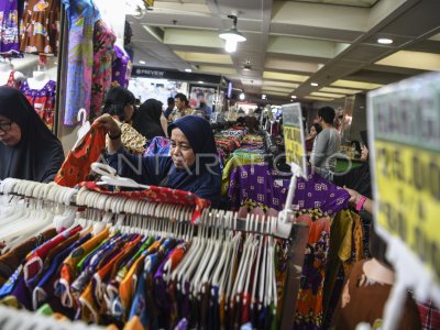 AKTIVITAS DI PASAR TANAH ABANG ANTARA Foto