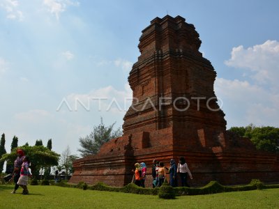 Wisata Sejarah Candi Brahu Antara Foto