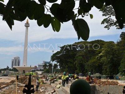 REVITALISASI MONAS DIMINTA DIHENTIKAN SEMENTARA ANTARA Foto