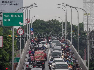 Dampak Pembangunan Flyover Purwosari Solo Antara Foto