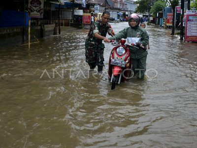 Banjir Akibat Drainase Buruk Di Makassar Antara Foto