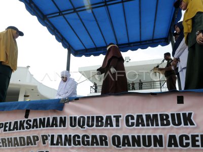 EKSEKUSI CAMBUK PELANGGAR QANUN JINAYAT ANTARA Foto