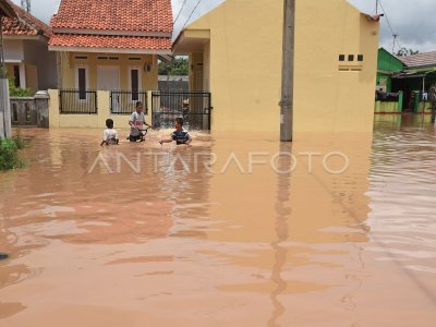 Banjir Di Kawasan Serang Antara Foto