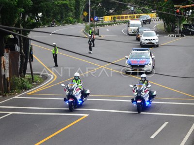 Iring Iringan Mobil Jenazah Ibunda Presiden Jokowi Antara Foto