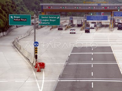 Volume Kendaraan Tol Jagorawi Turun Antara Foto