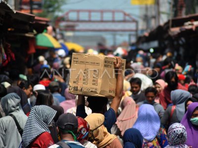 Kepadatan Di Pasar Tradisional Bogor Antara Foto