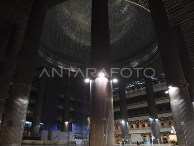 Masjid Istiqlal Meniadakan Shalat Tarawih Antara Foto