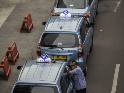 PENURUNAN JUMLAH PENUMPANG ANGKUTAN UMUM DI JAKARTA ANTARA Foto