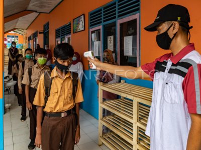 PERSIAPAN KBM TATAP MUKA DI TENGAH PANDEMI ANTARA Foto