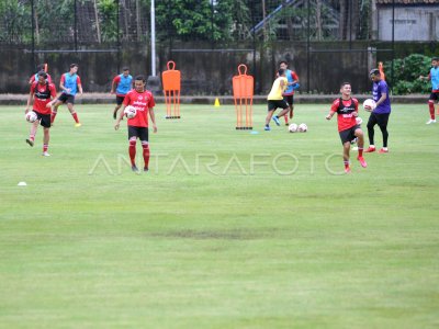 LATIHAN PERDANA BALI UNITED ANTARA Foto