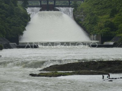 Volume Ketinggian Air Bendungan Bili Bili Gowa Antara Foto