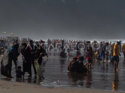 Libur Lebaran Di Pantai Parangtritis Antara Foto